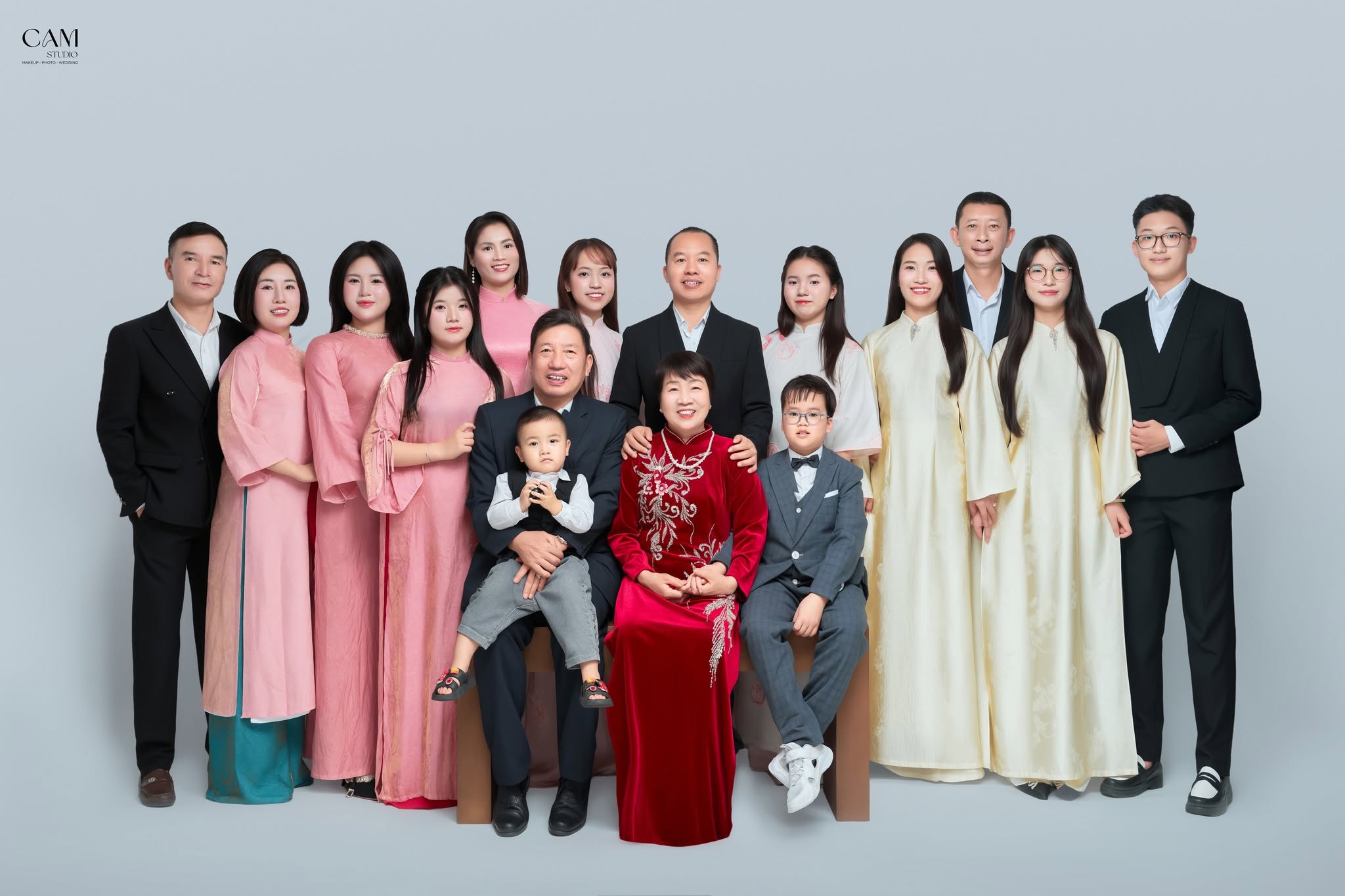 Ảnh gia đình nhiều thế hệ tại CamStudio Hồng Lĩnh